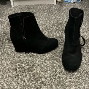 Toms suede black wedge
